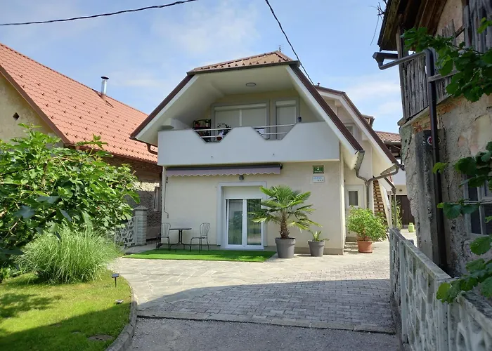 Stara Jezica Apartments With Wifi